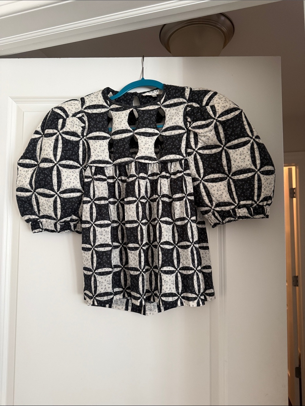 Sea New York Black and White Geometric Puff-Sleeve Blouse